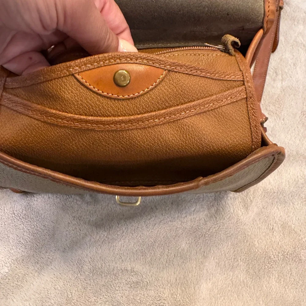 Vintage Dooney & Bourke Essex Equestrian Flap Leather Crossbody Bag Purse Taupe